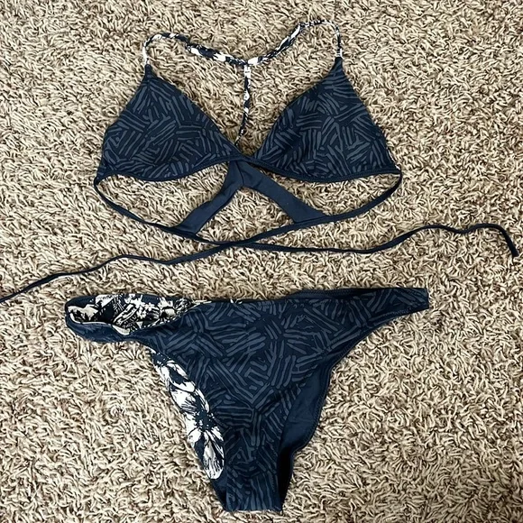 O'Neill reversible blue and White Bikini - Picture 2 of 2